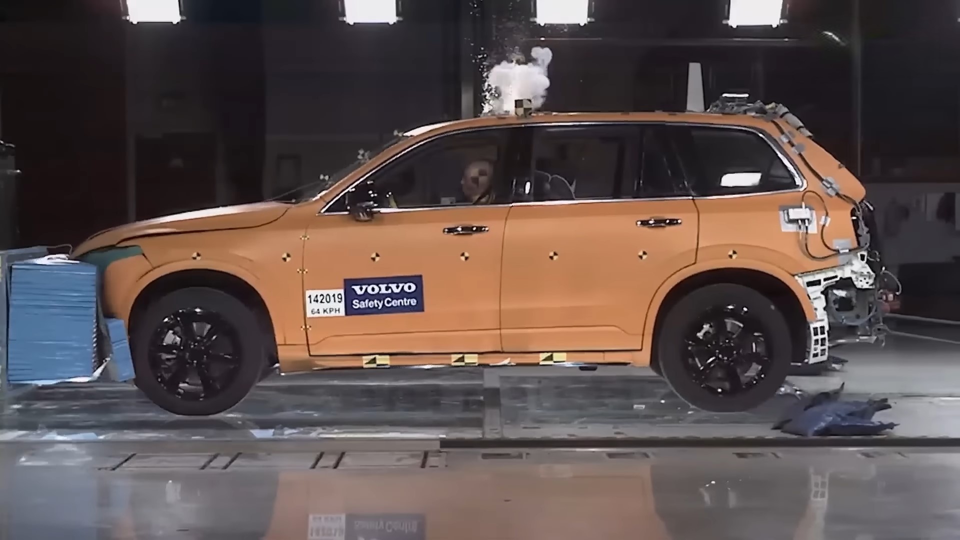  : Volvo XC90     - ()