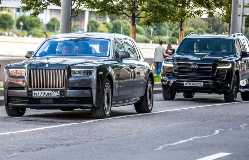Rolls-Royce, Bentley  Maybach:         ()