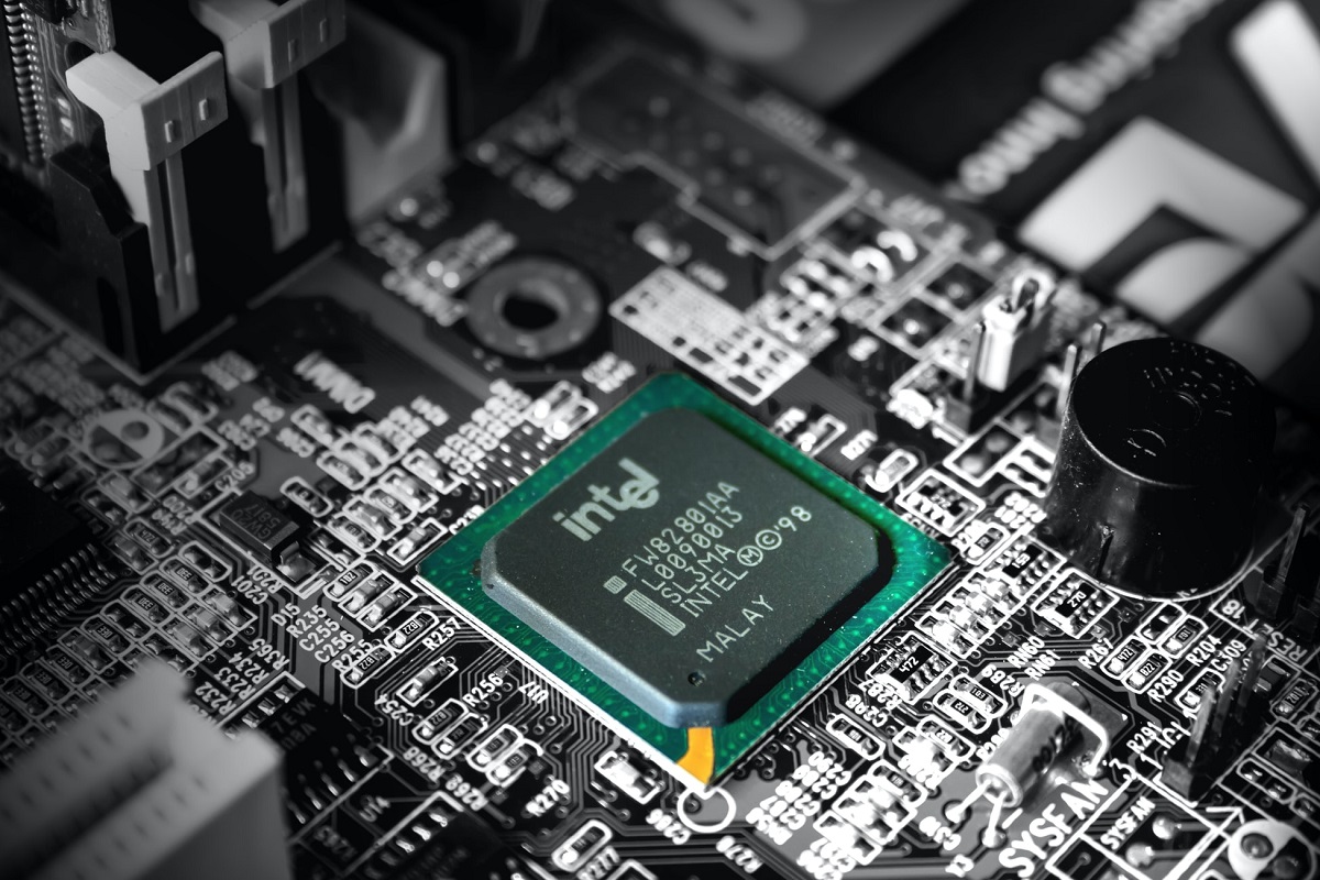    Intel  AMD:     ,    