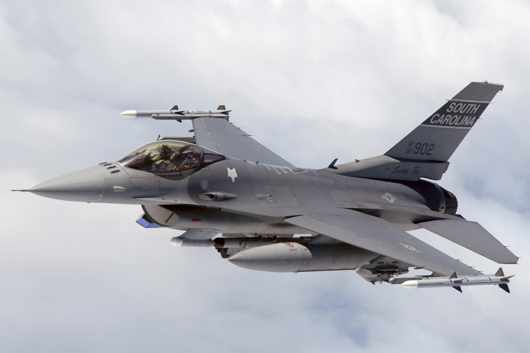 F-16, Patriot  Grey Eagle :       ,  Politico