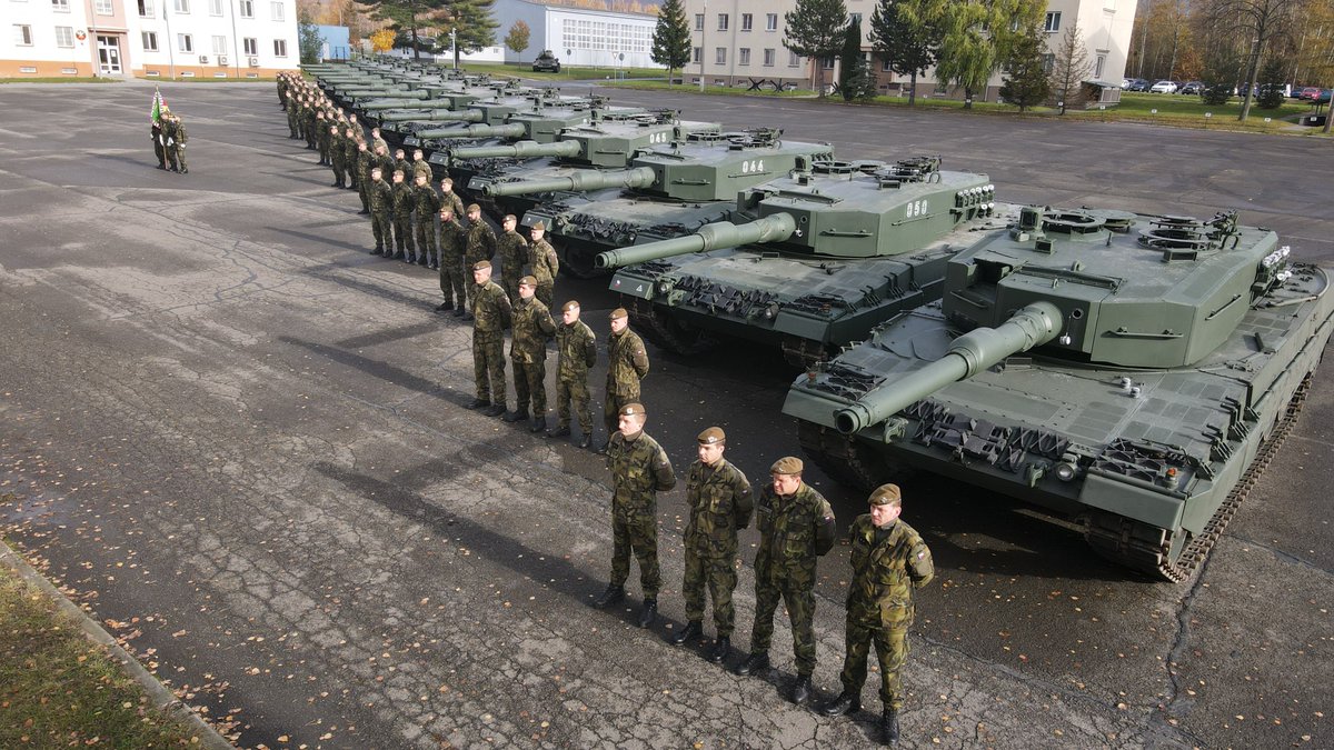  :    14  Leopard 2A4  