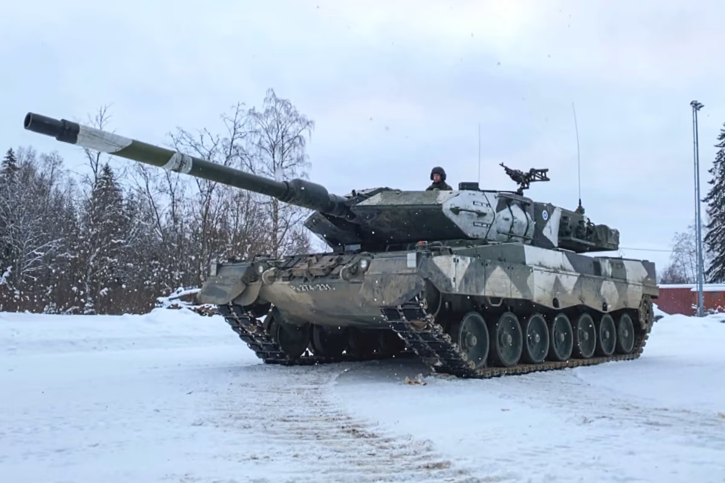    :  ,  ,  Leopard 2  -72