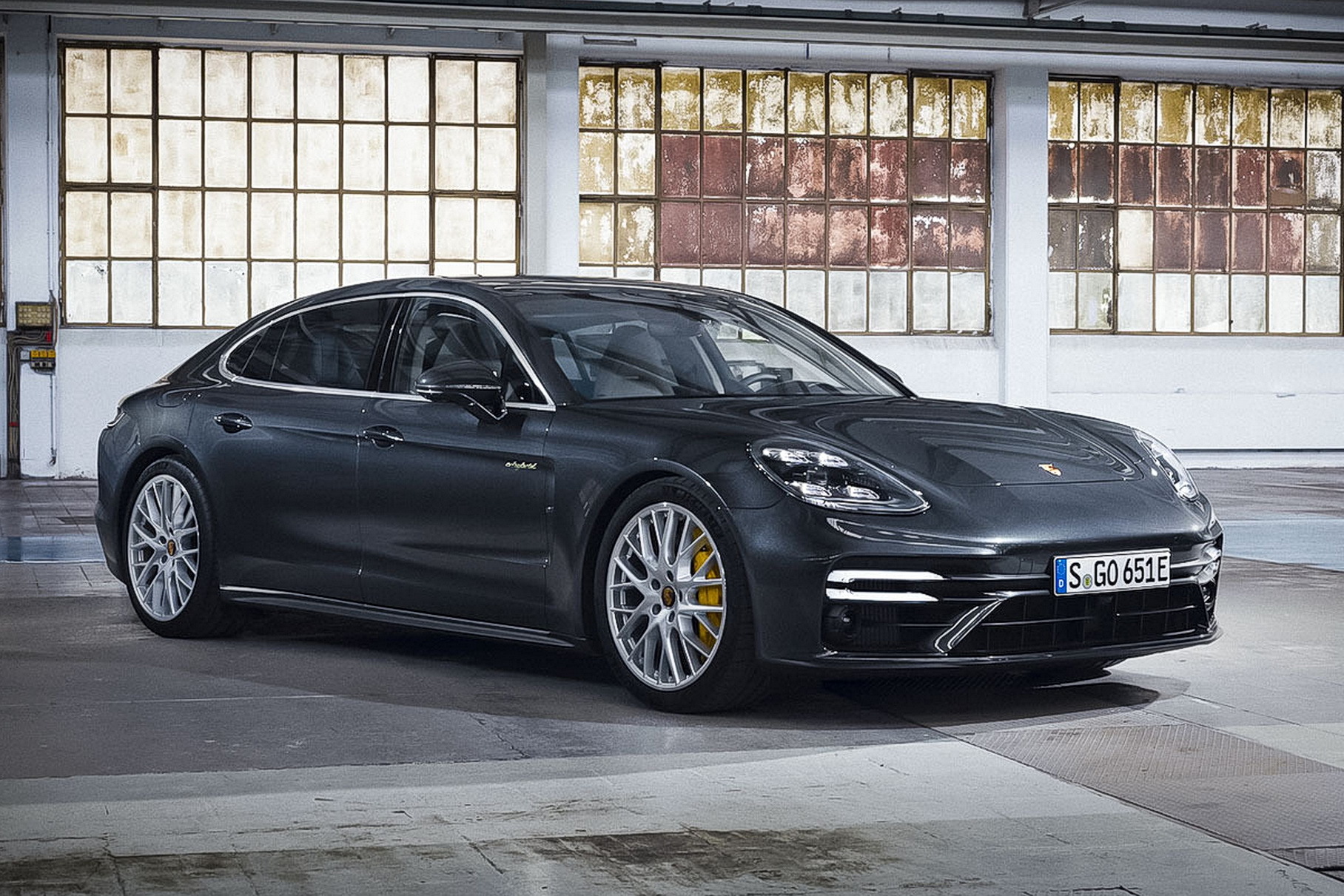    Porsche Panamera   $18 000:   ()