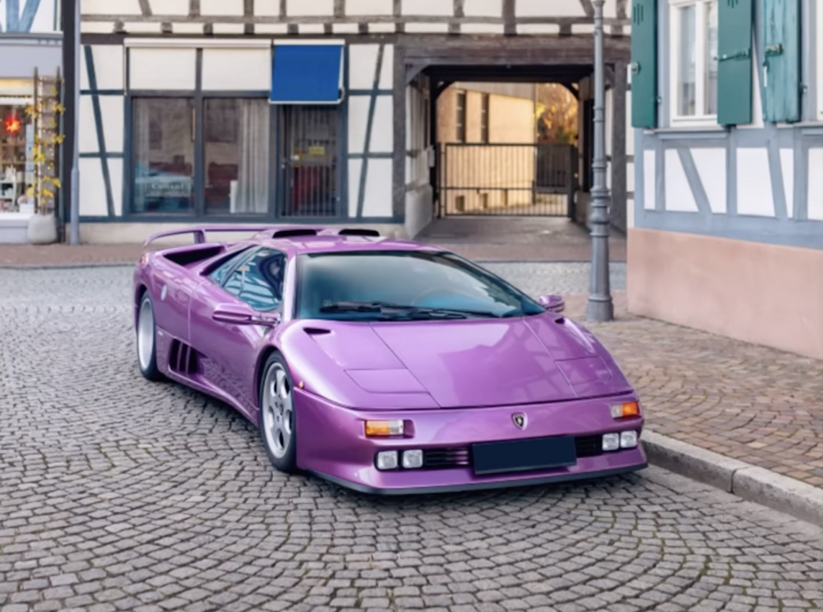  :    Lamborghini  20  ()