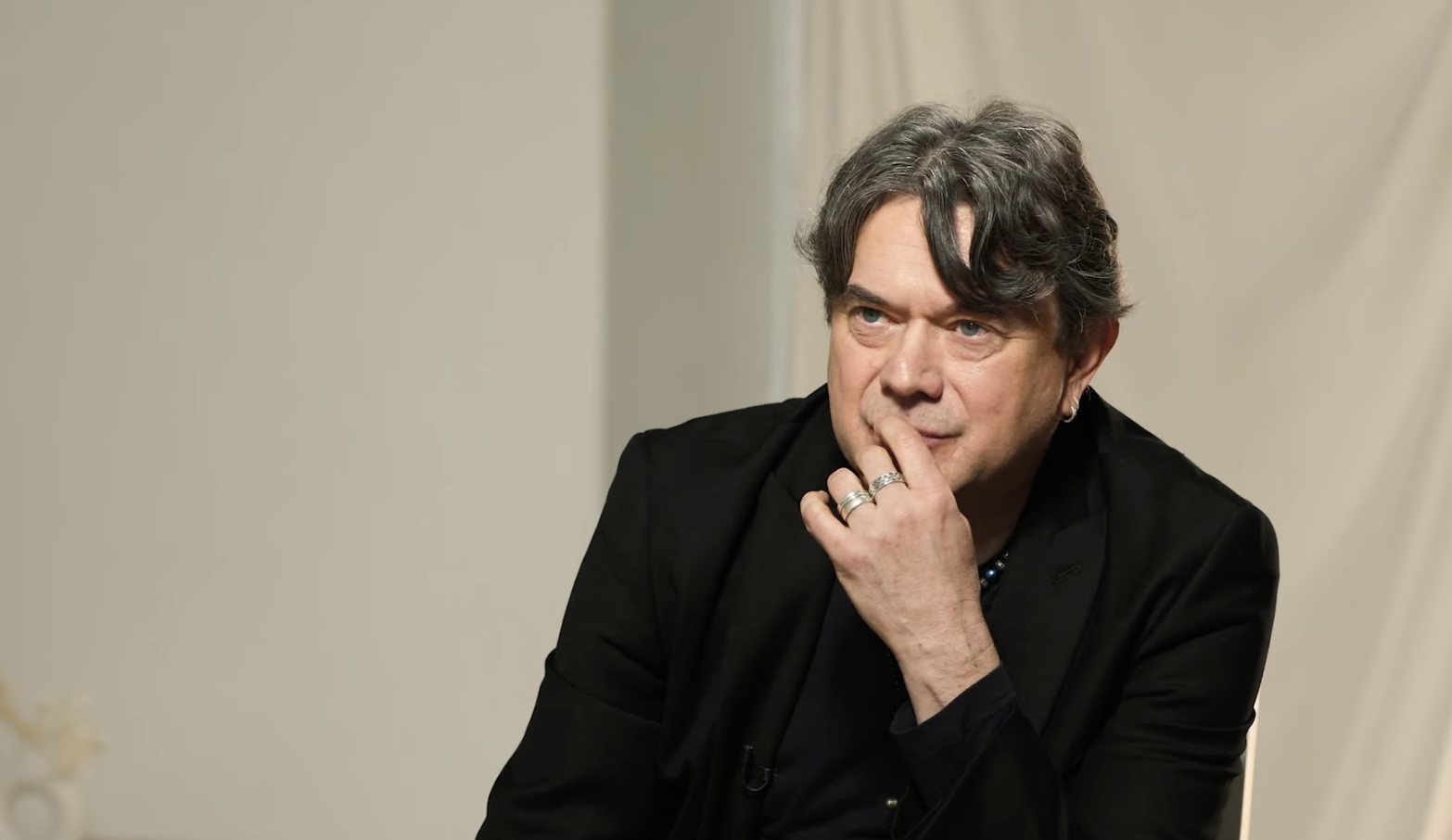 "Цены упали очень сильно": Остап Ступка рассказал о зарплате, легендарном отце и ДТП