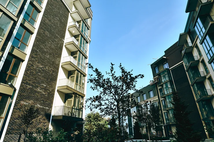 Строить из кирпича или панелей уже не актуально. Какое жилье бизнес-класса выбирают украинцы и будет ли дешевле