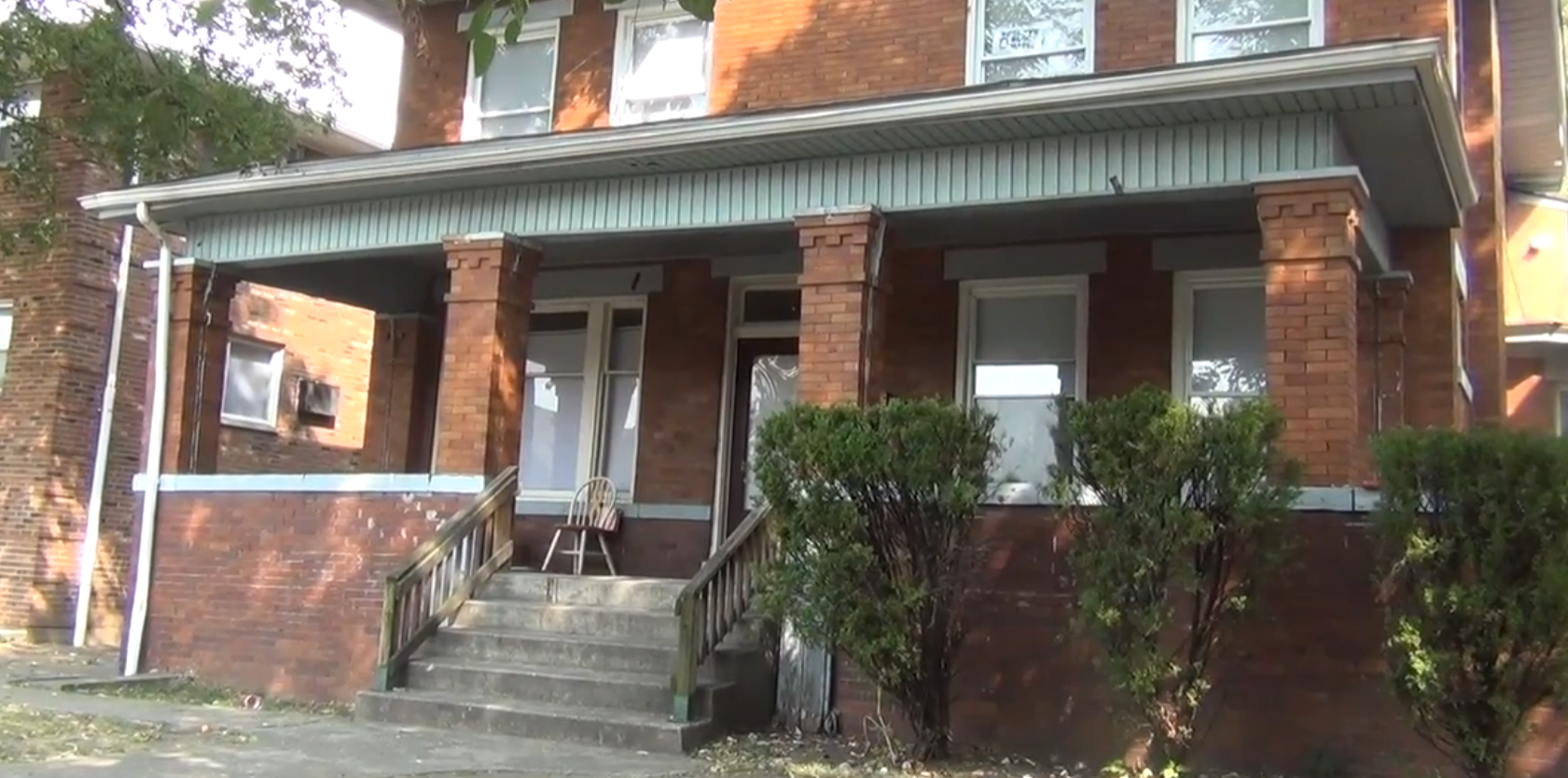 Это был не призрак: студенты нашли тайное жилье незнакомца в своем подвале (видео)