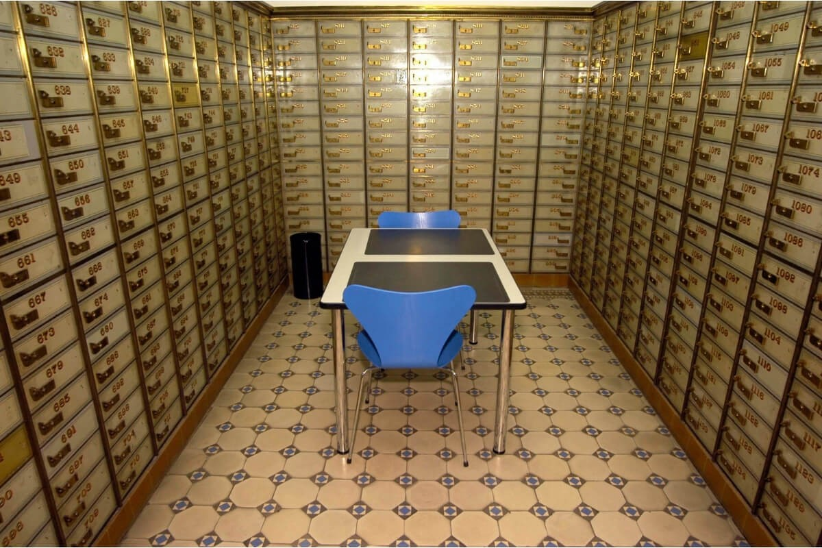 В банке во время ревизии нашли боевую награду, которая скрывала историю героя (видео)