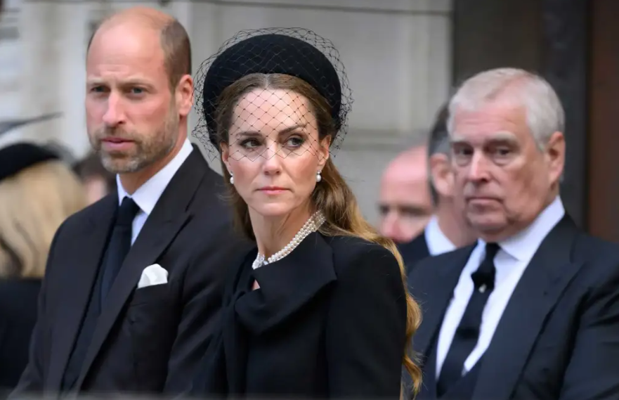 "Довел до исступления": Эндрю разозлил принца Уильяма грубым комментарием о Кейт Миддлтон