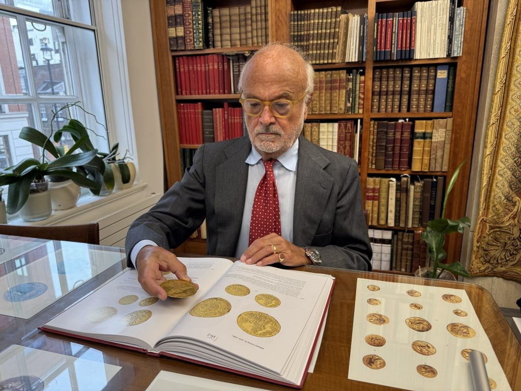 Сокровище, которое было спрятано от нацистов под землей более 50 лет, продадут за впечатляющую сумму (фото)