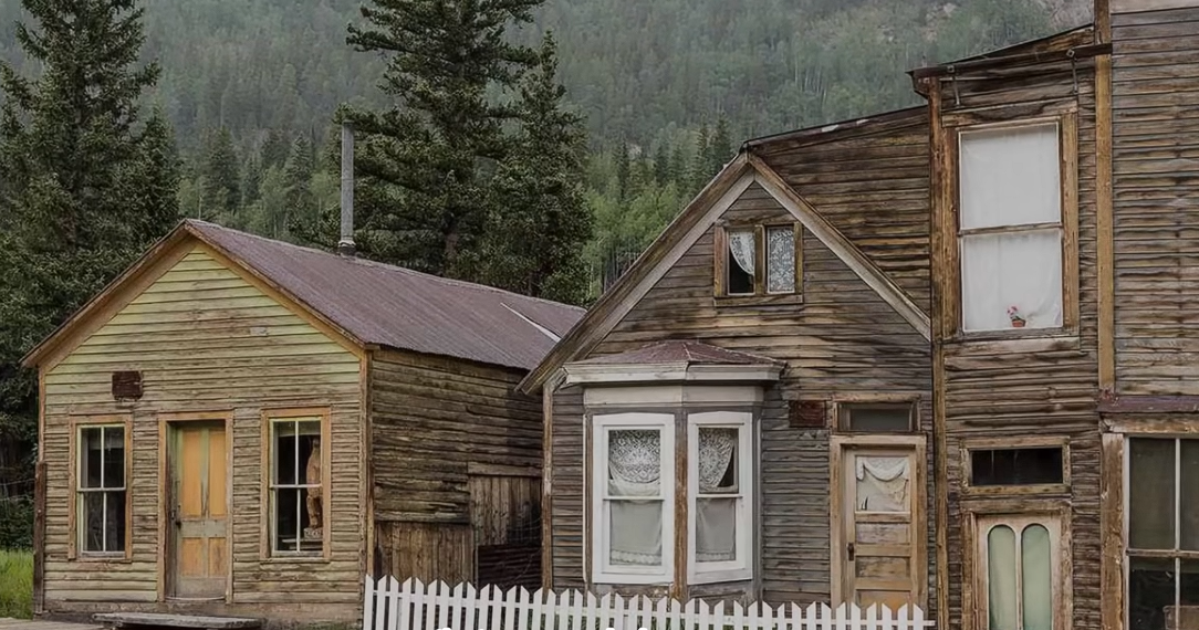 Село как в "Ведьме из Блэр": проклятое, заброшенное и вне закона для посетителей (фото, видео)