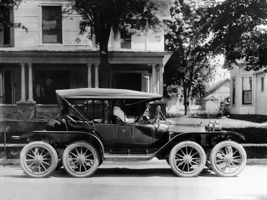 В інтернеті показали унікальний восьмиколісний легковик 1911 року (фото)