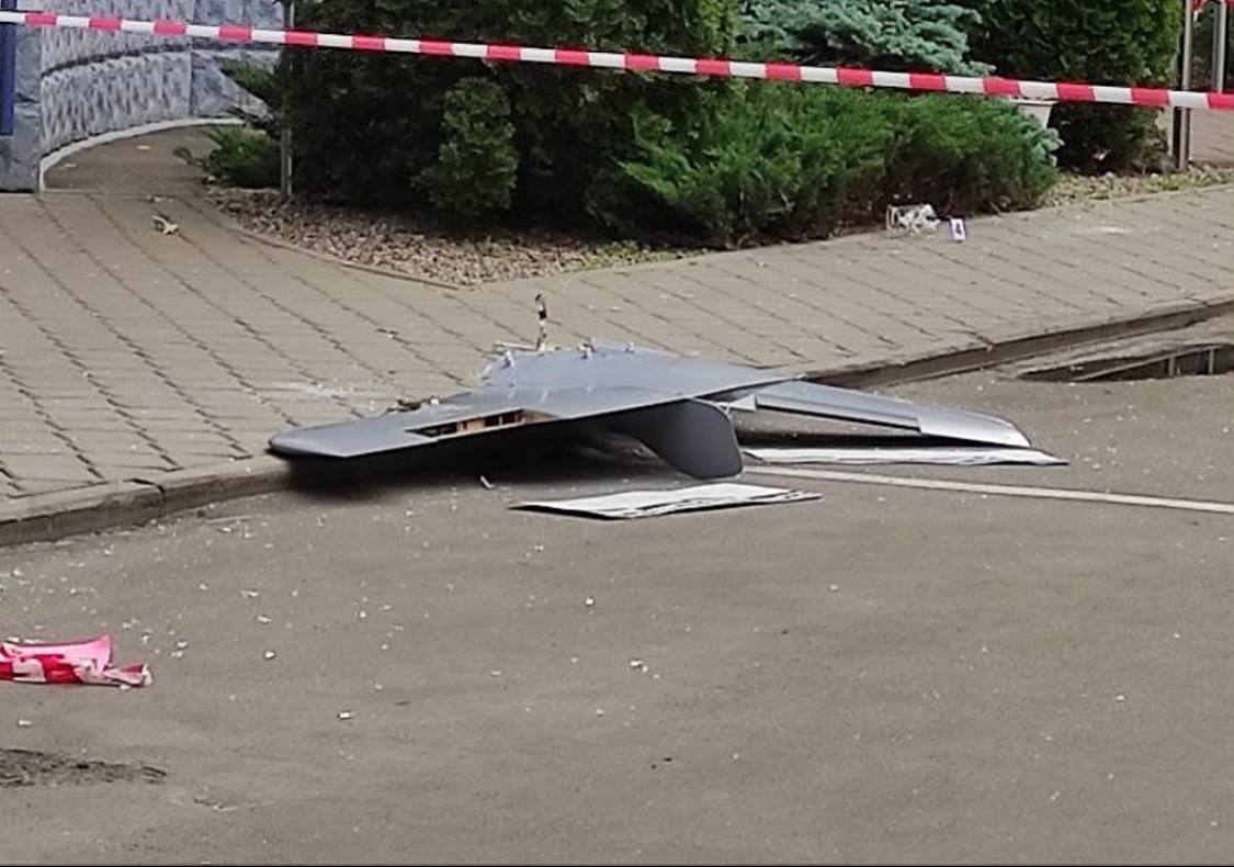 Беспилотник в кашарах сбитый. Сбитый дрон в ленинском районе. Подбитый квадрокоптер. Сбитый дрон в ленинском районе. Сбитый дрон в ленинском районе.