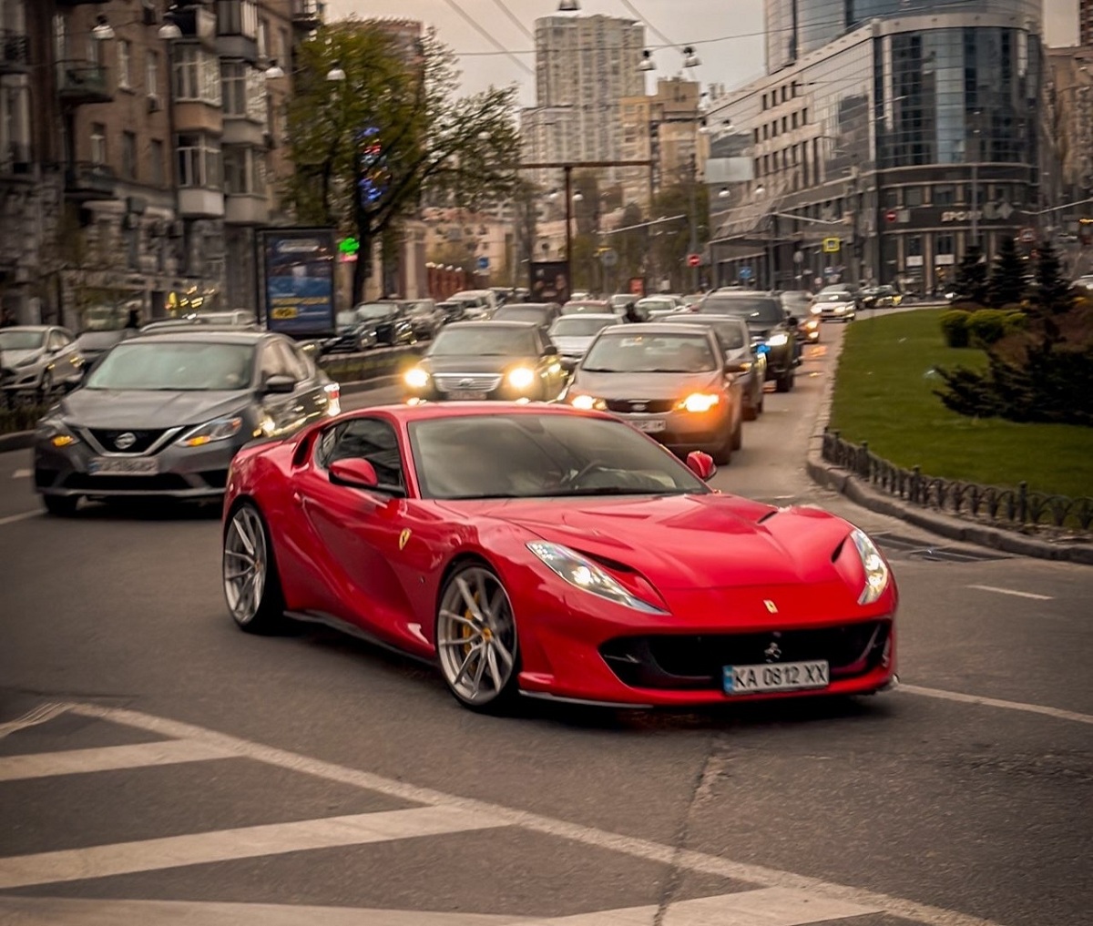 Розвиває 340 км/год: у Києві помітили 