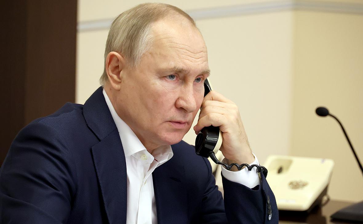 Боїться перевороту і замаху: Путін заборонив своїм співробітникам користуватися мобільними телефонами