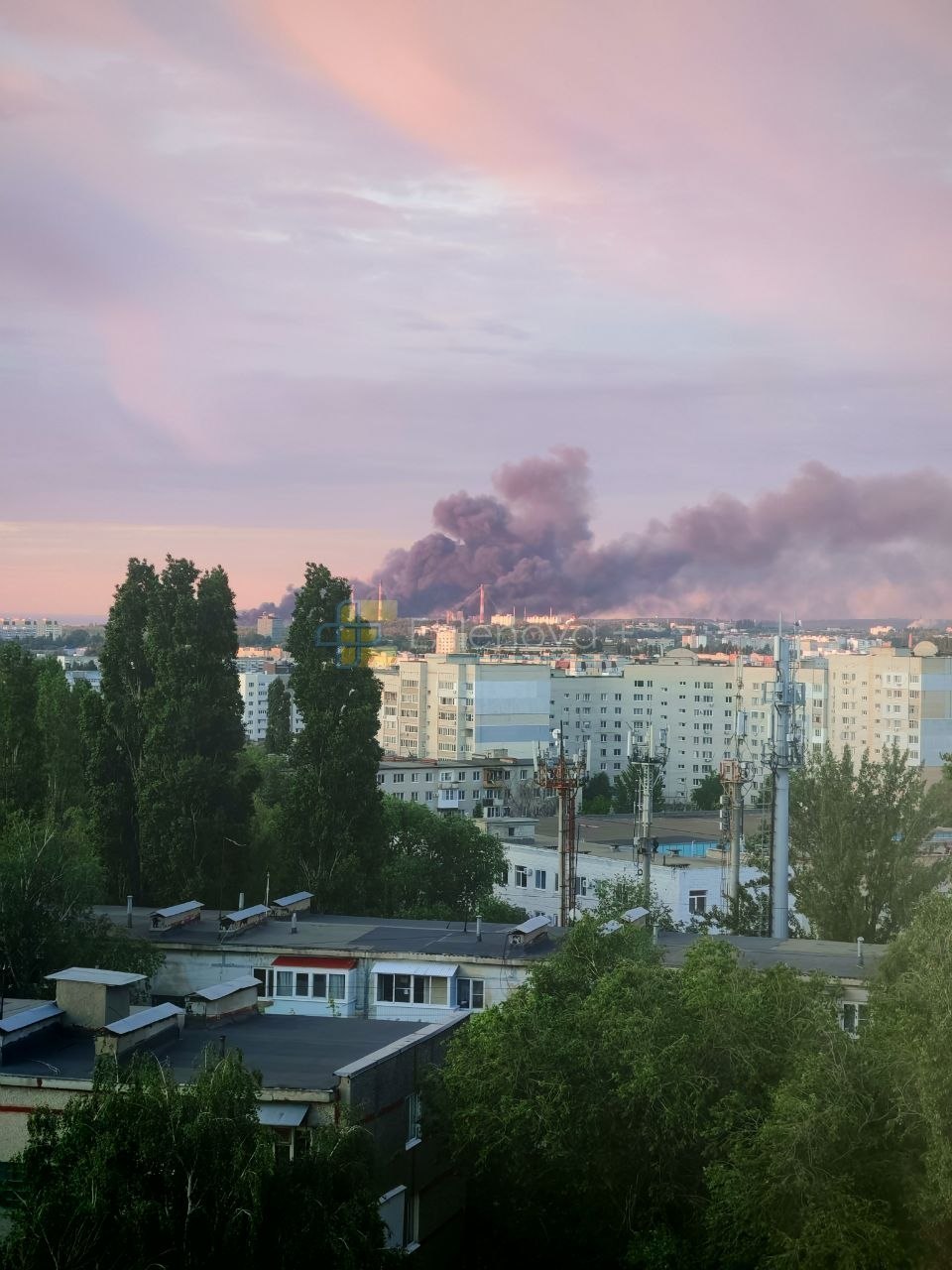 Дрони вночі атакували нафтобазу біля Таганрога та НПЗ у Саратові (відео)
