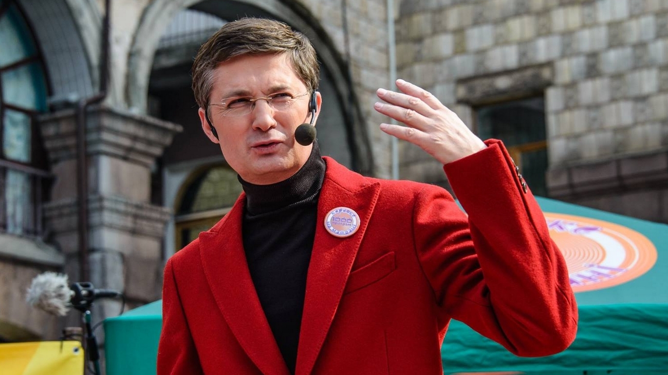 Пропонували дівчат та яблука: Кондратюк прокоментував скандал навколо 