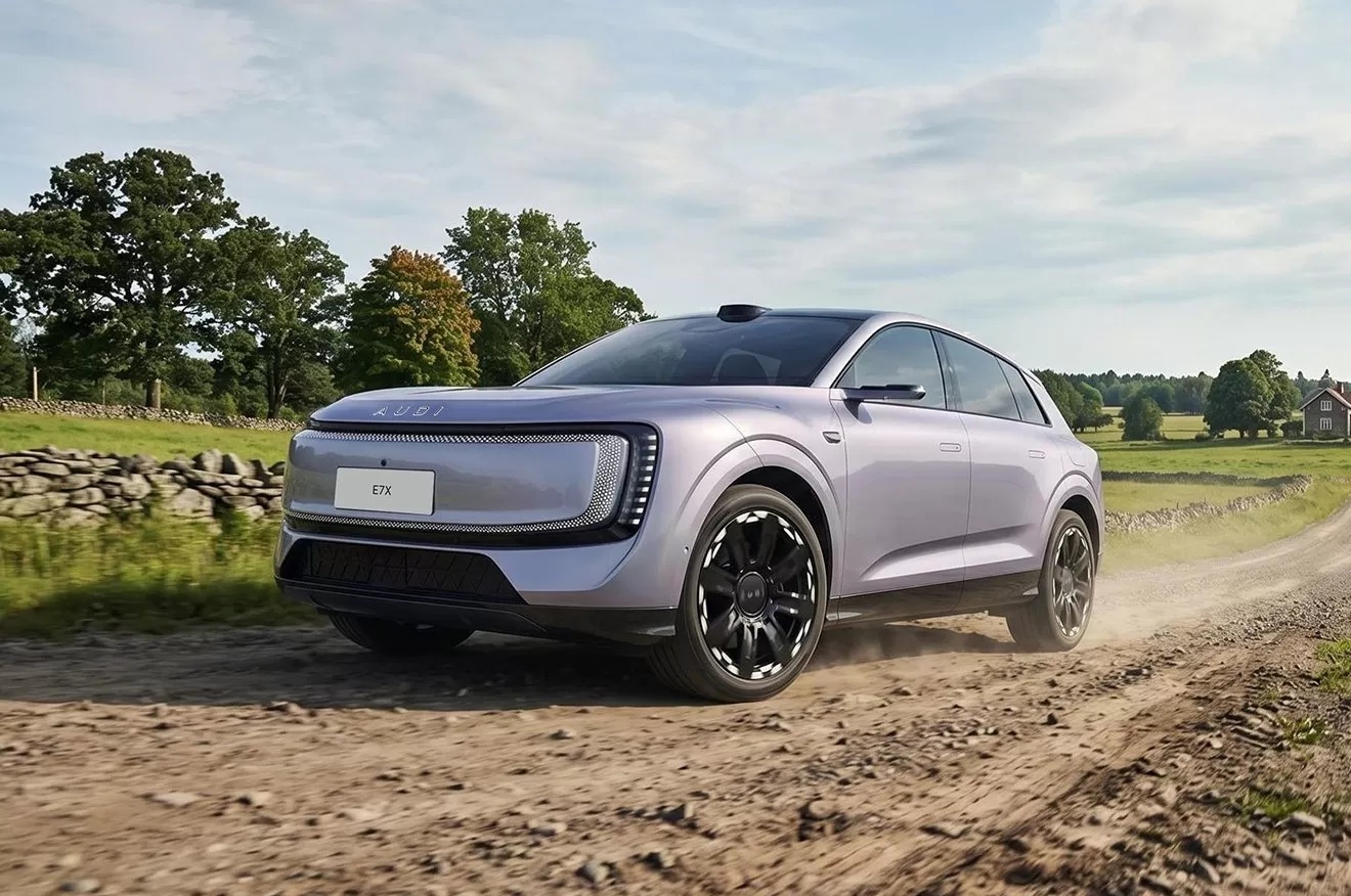 Ціна $40 000 і запас ходу 750 км: у продаж надійшов потужний електрокросовер Audi (фото)
