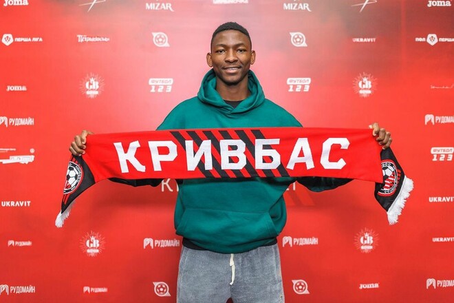 Вимагає зарплату: футболіст 
