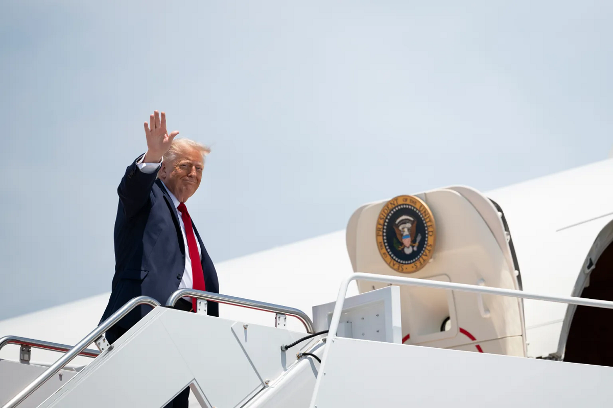 Не сьогодні: Трамп відмовився від бомбардування Ірану та наз
