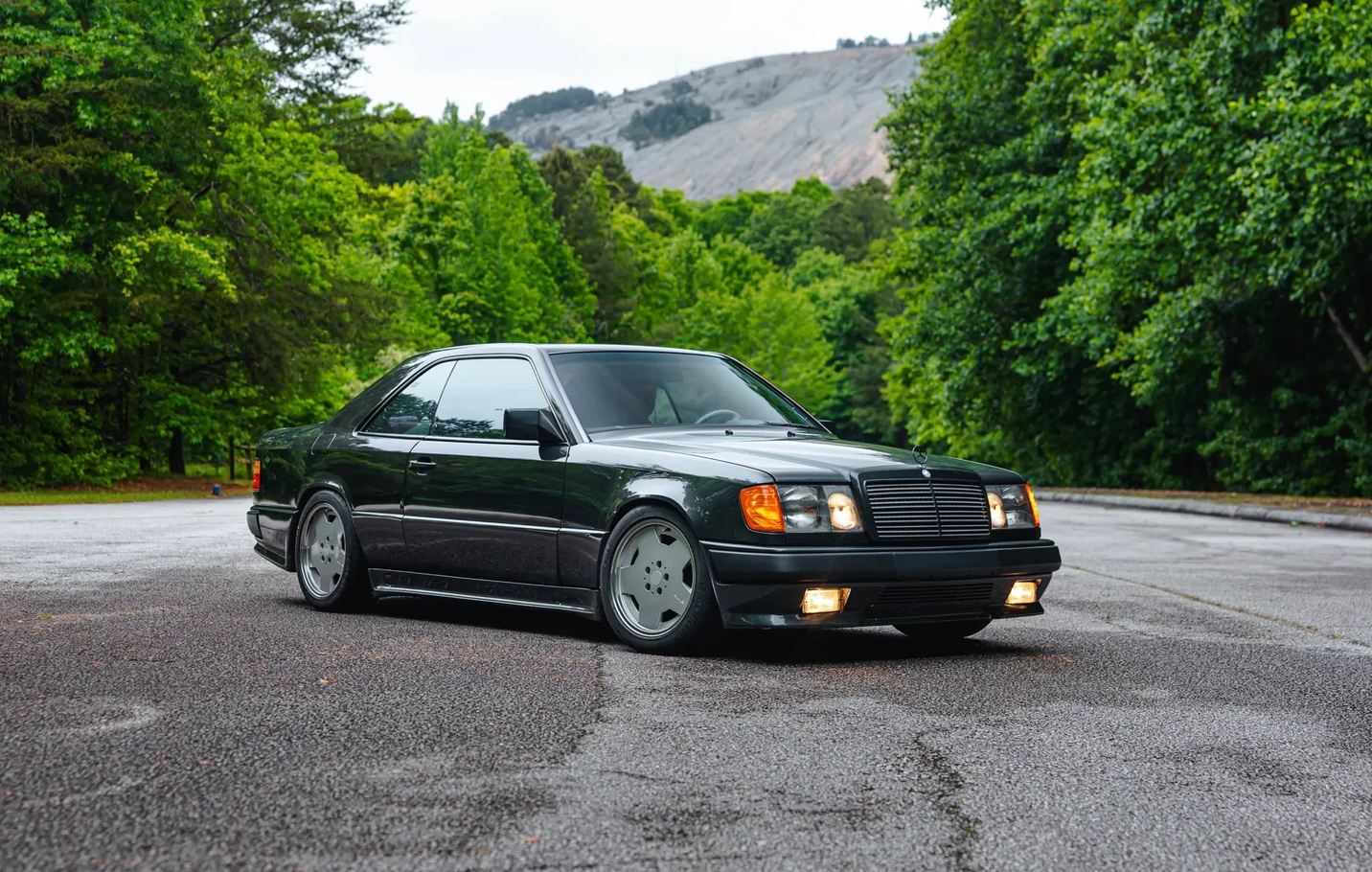 Їх випустили всього три: найдорожчий Mercedes W124 оцінили в