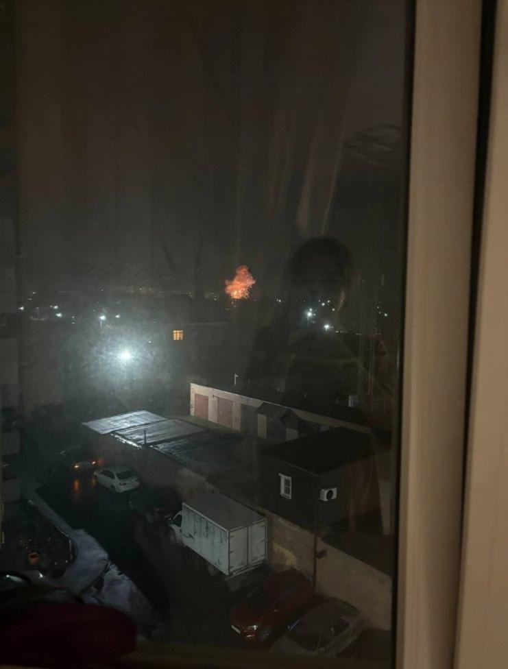 Таганрог атакують дрони: в житловий будинок прилетіла ракета, — соцмережі (відео)