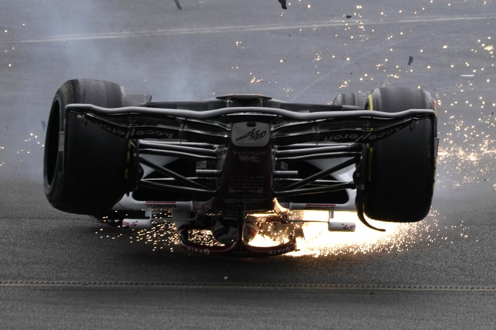 Крупнейшая авария на Формуле-1 (фото, видео) 3