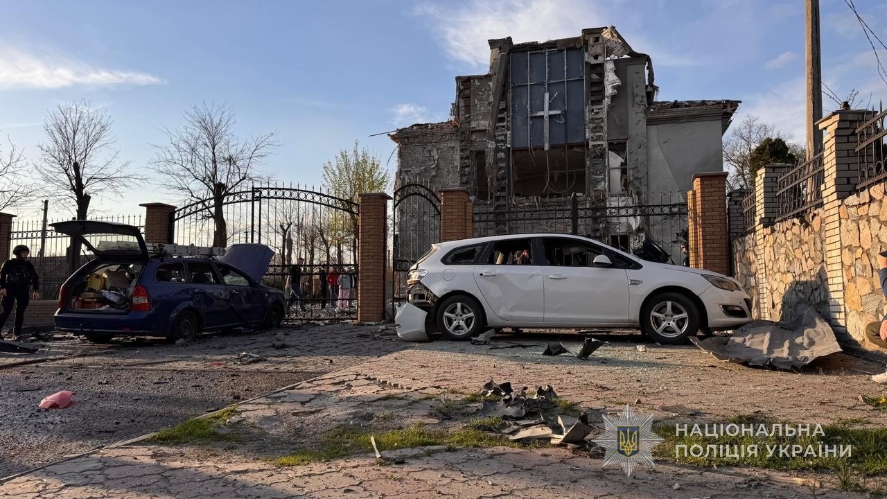 В Запоріжжі росіяни вдарили КАБами по храму під час молитви: є загиблі та поранені