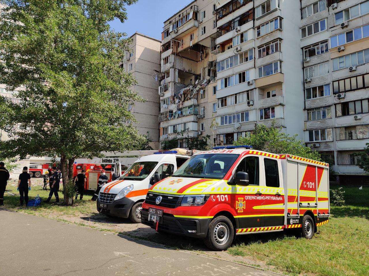 Взрыв в Киеве: все, что известно об обрушении дома на улице Григоренко  (обновляется)