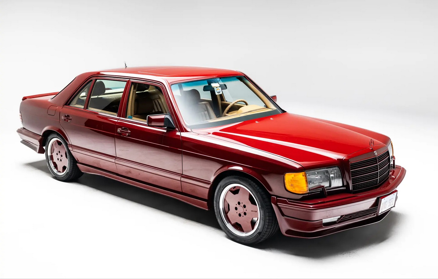㊙️ H Унікальний Mercedes-Benz W126 1983 року з тюнінгом AMG виставили