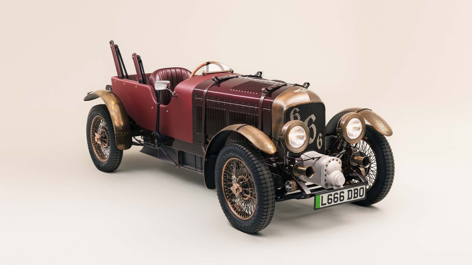 Класика на новий лад: для Джейсона Момоа створили електрокар Bentley в ретростилі (фото)
