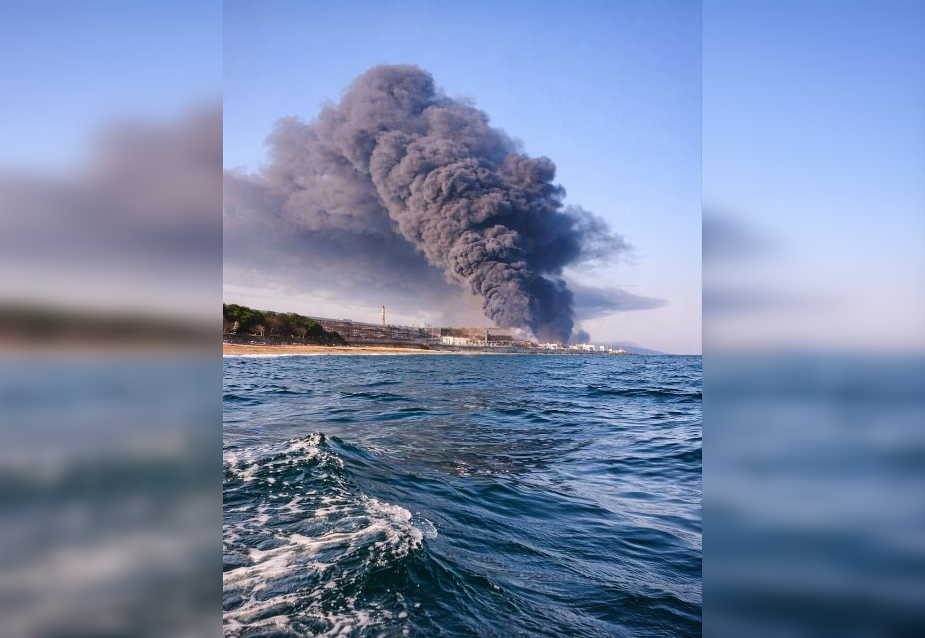 Удари по Туапсе і скарги росіян: влада РФ визнала ураження об'єктів, які горять у порту (відео)