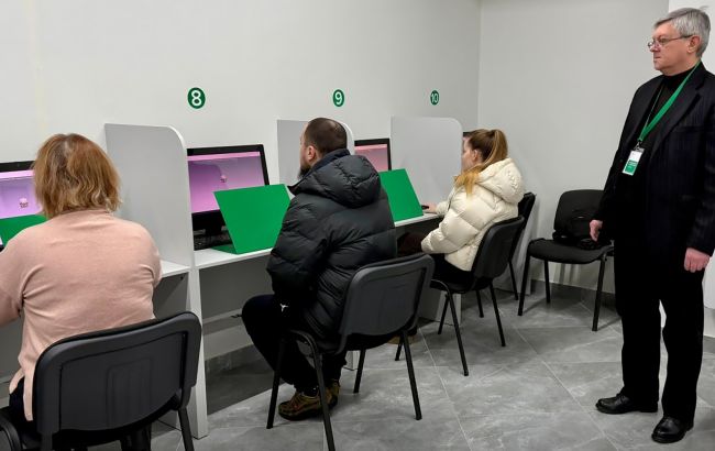 У Тернопільській області чоловік прийшов складати теорію з ПДР зі 