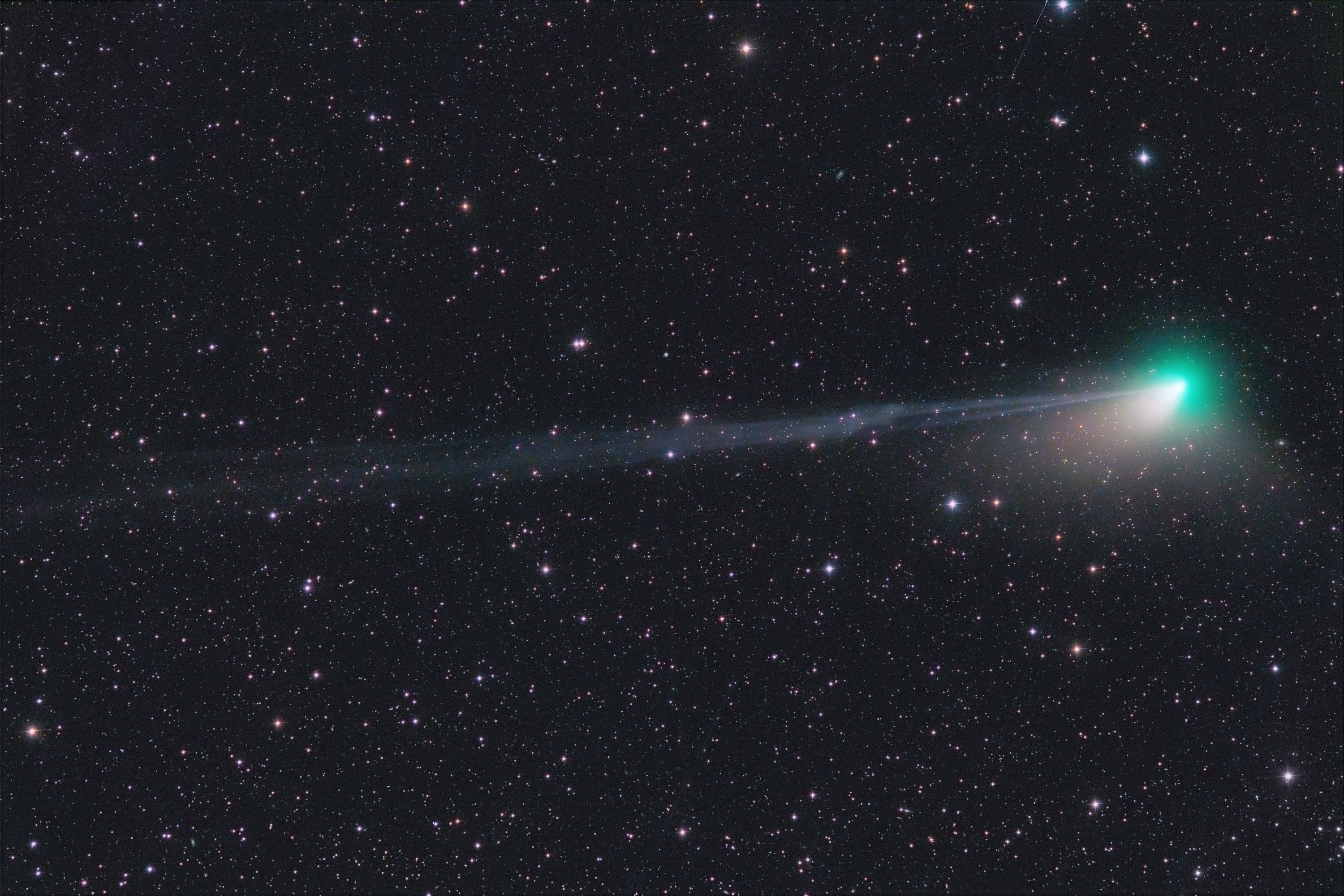 Где можно увидеть комету сегодня. Комета c/2022 e3 (ZTF). Комета c/2022 сейчас. Зеленая Комета. Комета в небе.