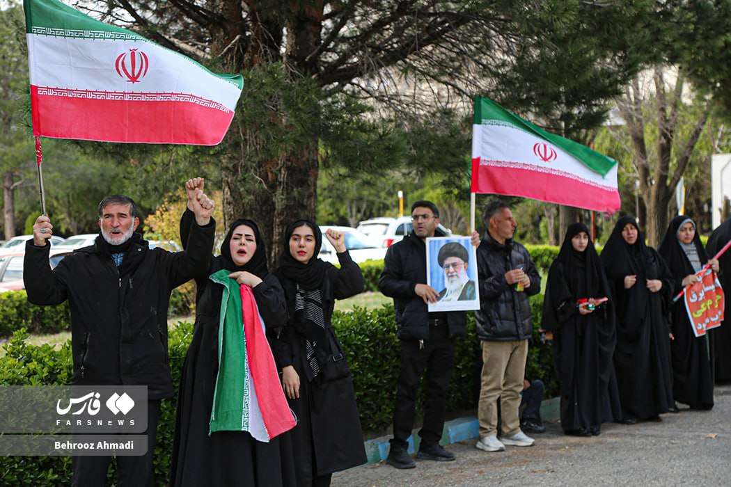 В Ірані люди вибудувалися в живі щити довкола електростанцій та мостів: чекають дій Трампа