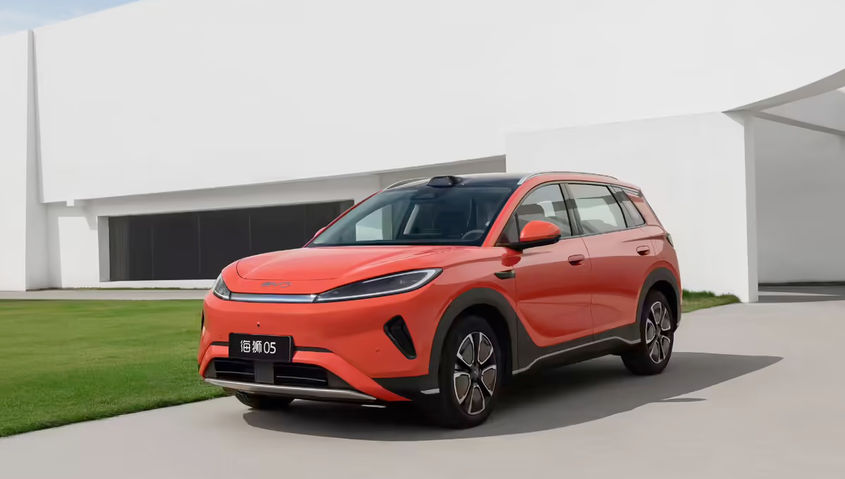 BYD показав потужний електрифікований кросовер за $14 000 із багатою комплектацією (фото)