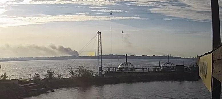 Дрони дісталися російського Санкт-Петербурга: у Кронштадті пожежа в районі порту, атаковано завод (відео)