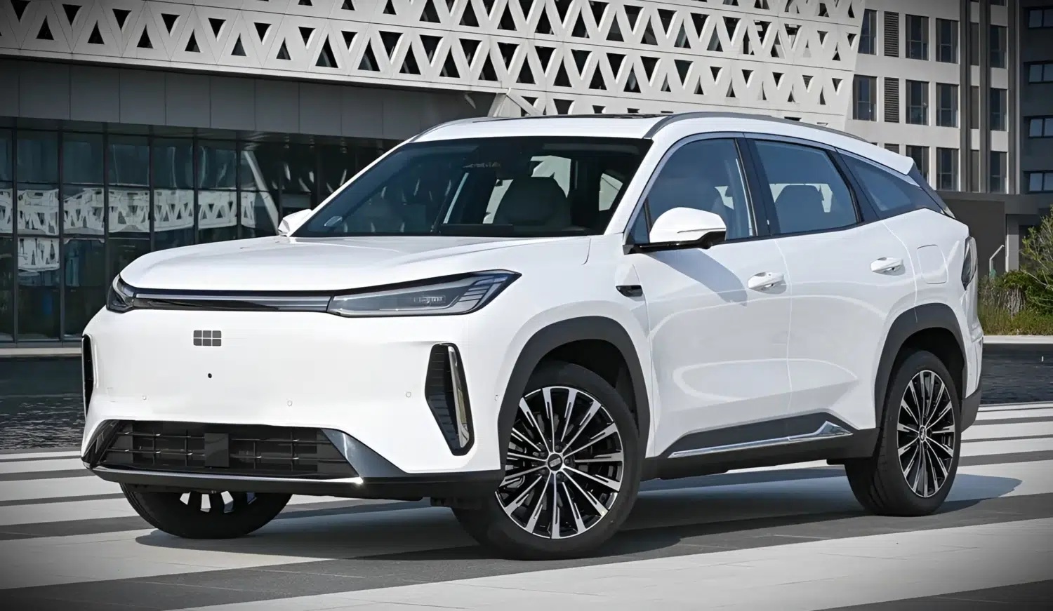 Багате оснащення і витрата 3,3 л/100 км: Geely показала доступний сімейний кросовер (фото)