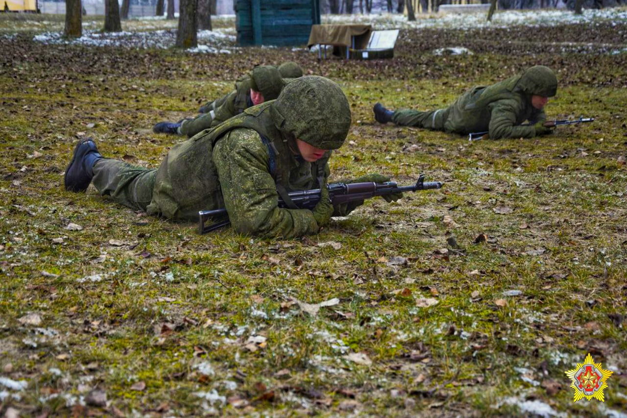 Лукашенко готується до війни: чому Білорусь почала зміцнювати прикордонну зону з Україною