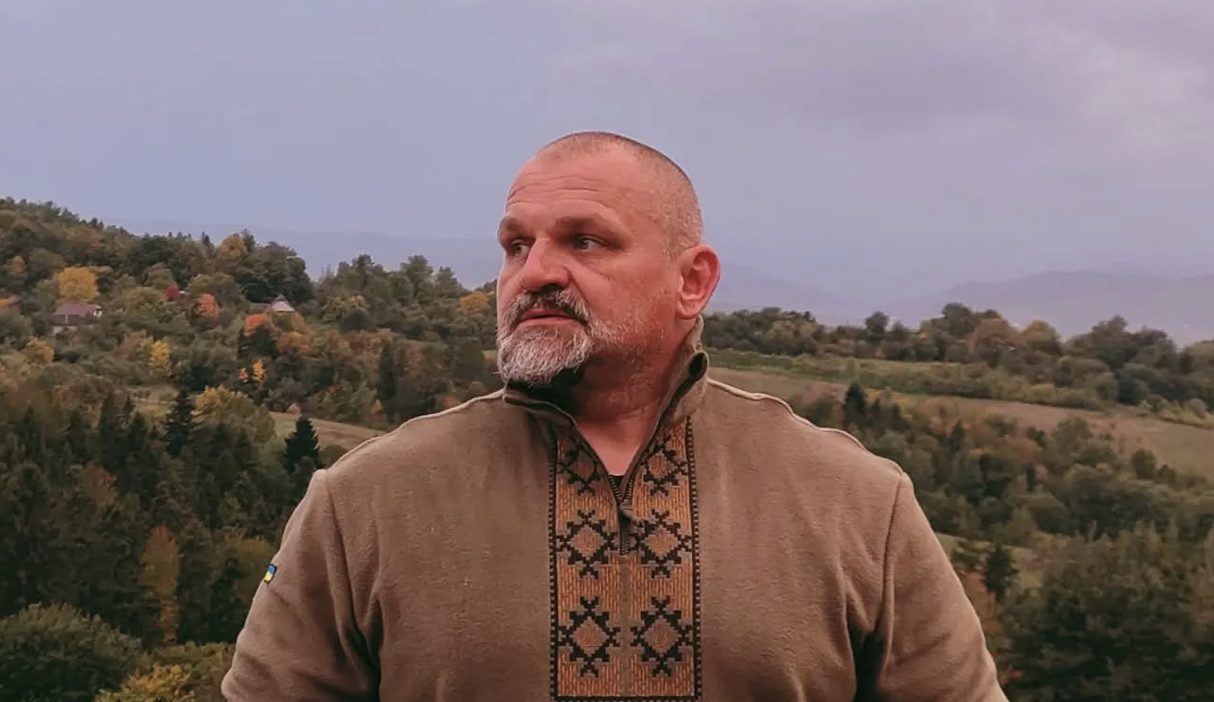Найсильніша людина планети Вірастюк підробляє, розвозячи людей на авто (фото)