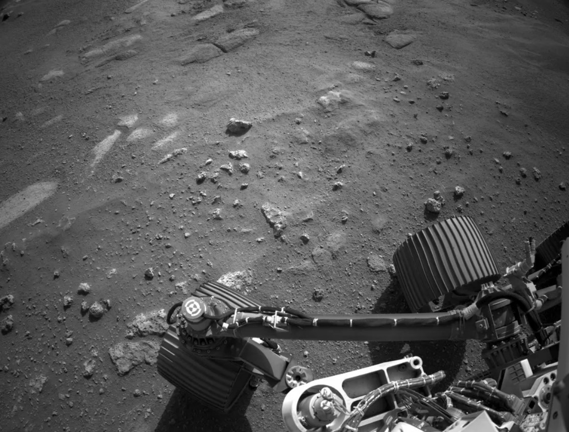 NASA показало, що сталося з колесами марсохода Curiosity за 6 років їзди Марсом (відео)