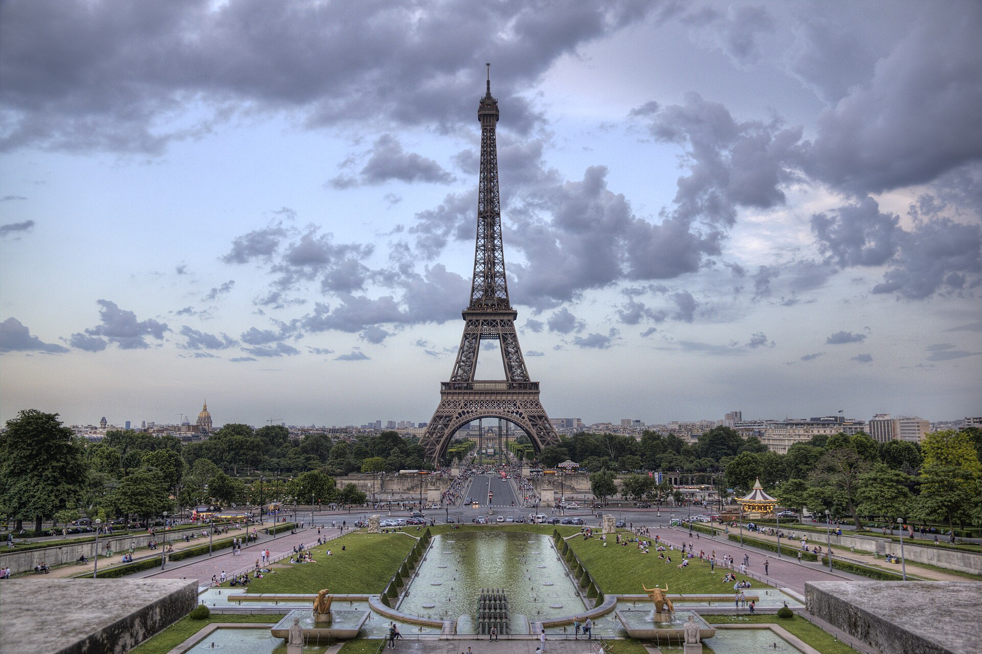 ТОП-5 фактів про Ейфелеву вежу: як металеве чудовисько стало окрасою Парижу (фото)