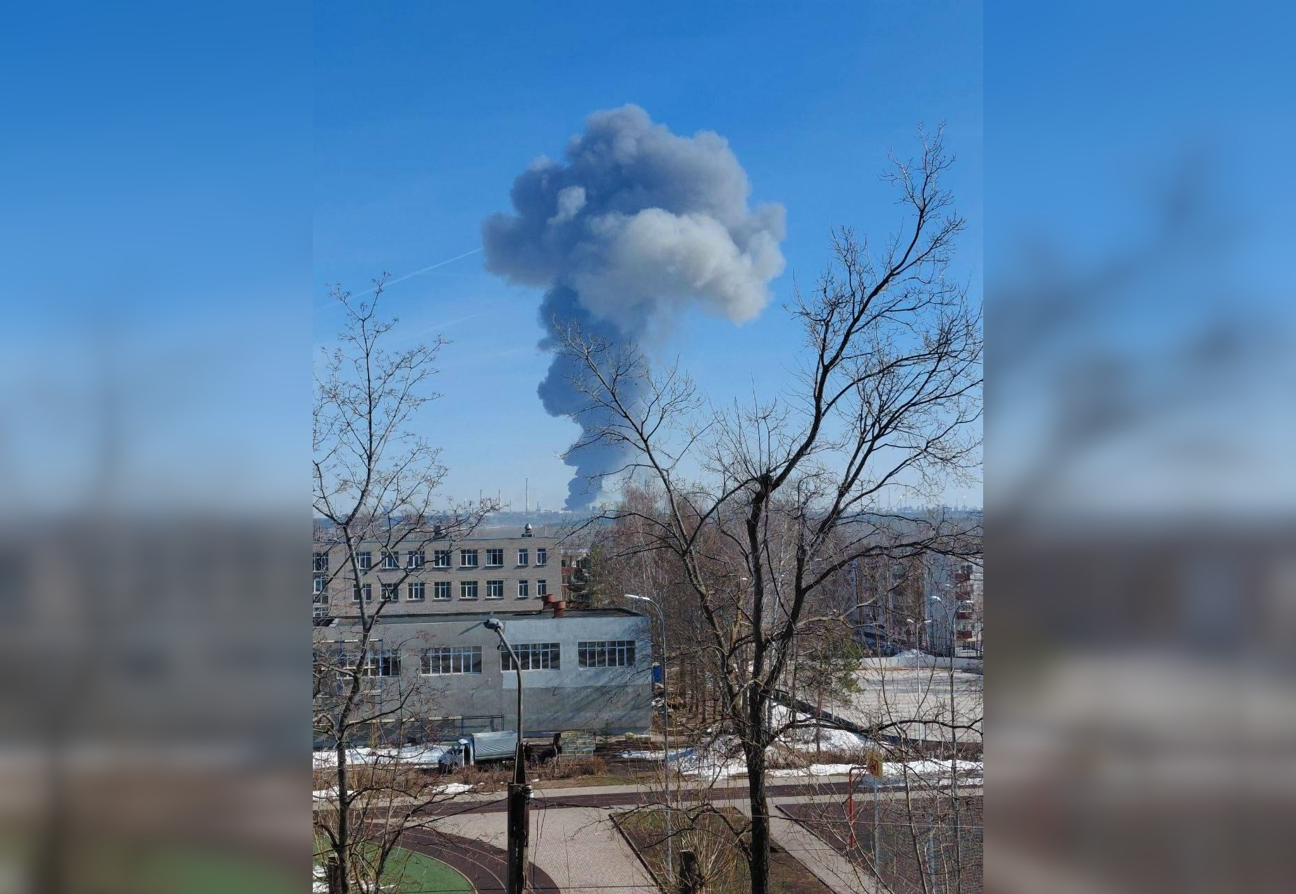 Вибухи та пожежа у Нижньокамську у Татарстані: що сталось за 1200 км від України (відео)