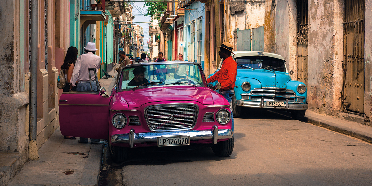 Кубинская история. Гавана Куба. Куба Гавана автомобили. Варадеро Гавана кабриолет. Куба остров свободы.