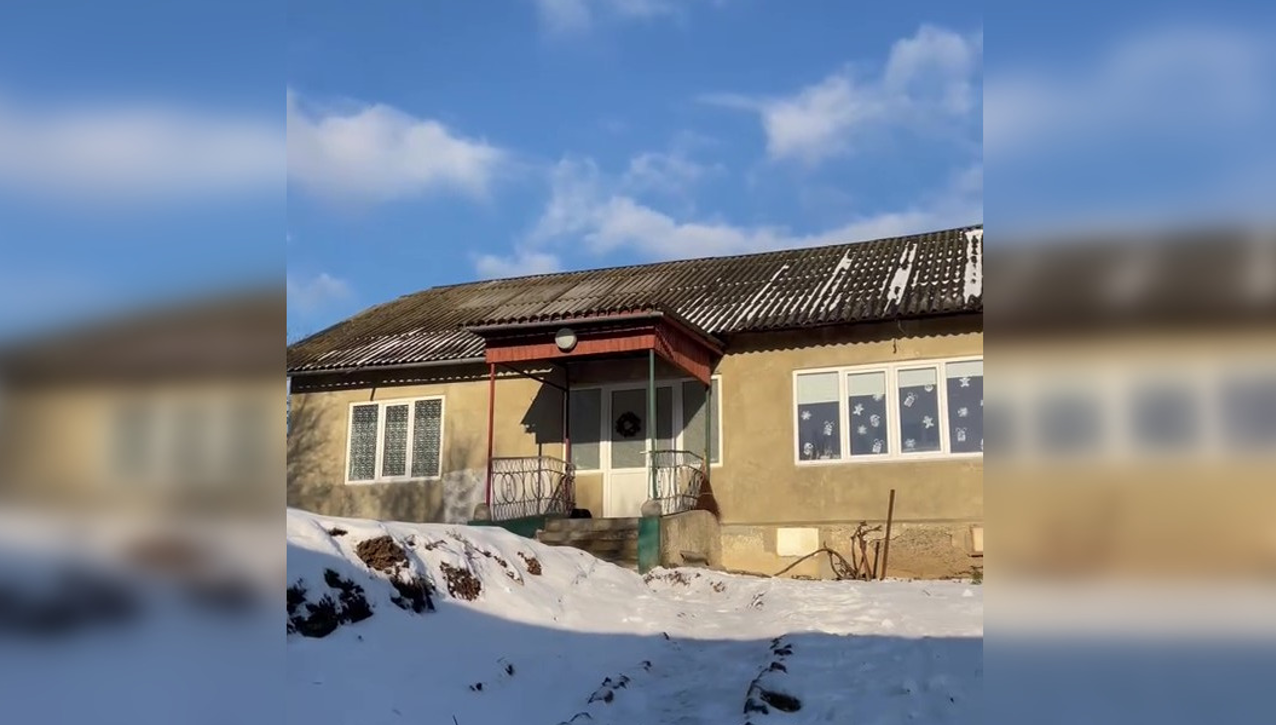 Українка після 6 років еміграції купила будинок в селі із пічним опаленням (фото)