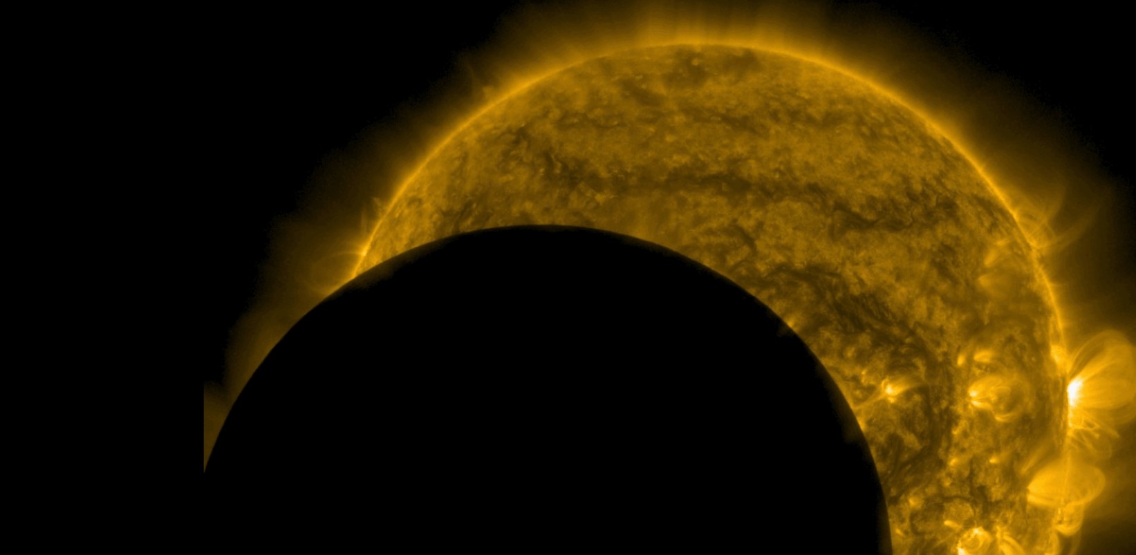 NASA posnela prehode Lune in Zemlje, odkritje NLP-ja 3I/ATLAS dvignilo prah