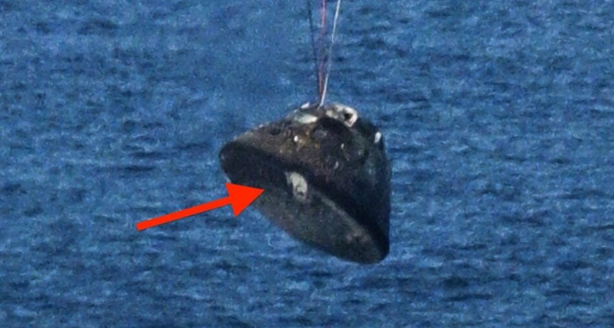 Щось відпало від корабля 