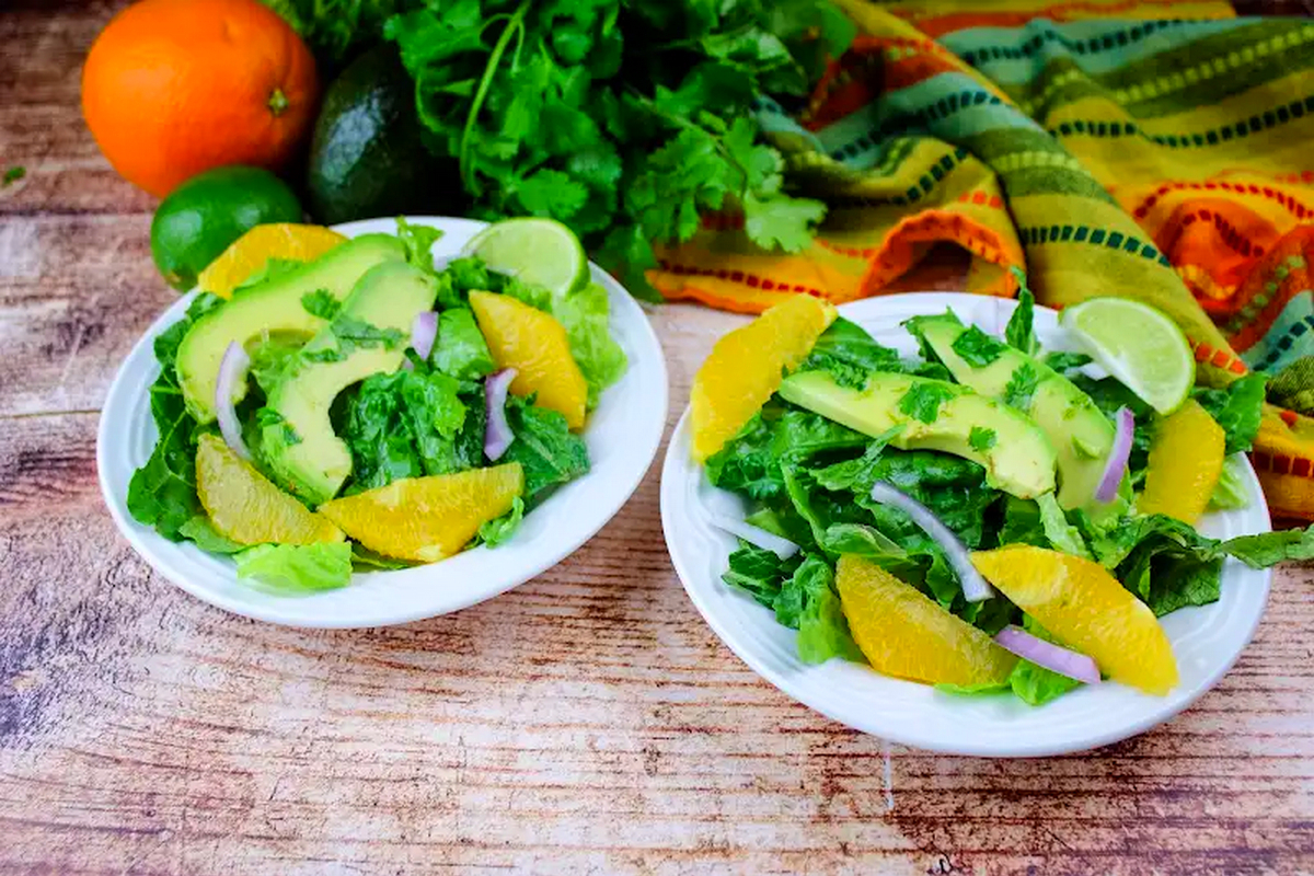 Быстрый салат с сёмгой и авокадо