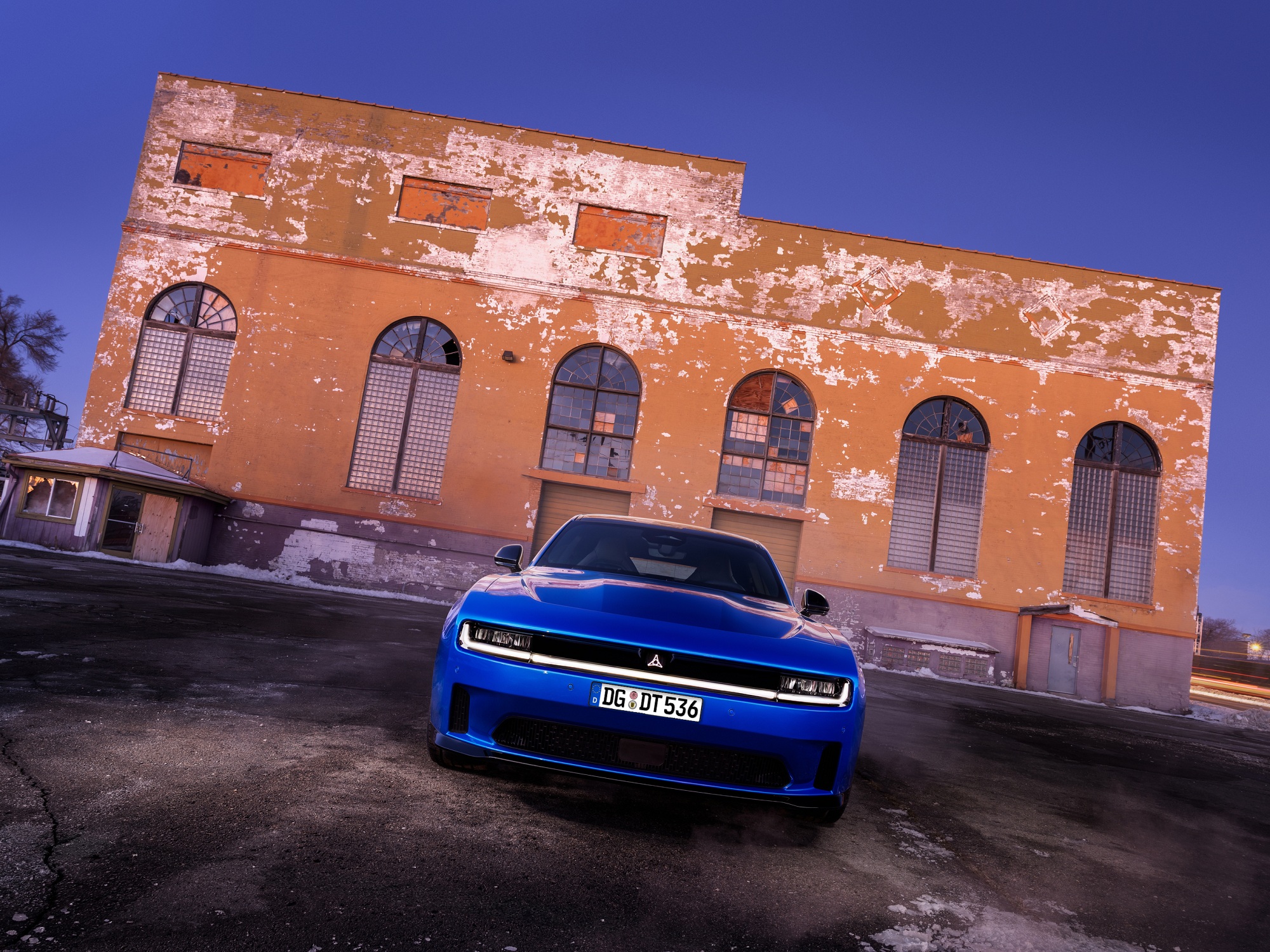 Бензин або електро: культовий Dodge Charger уперше виходить 
