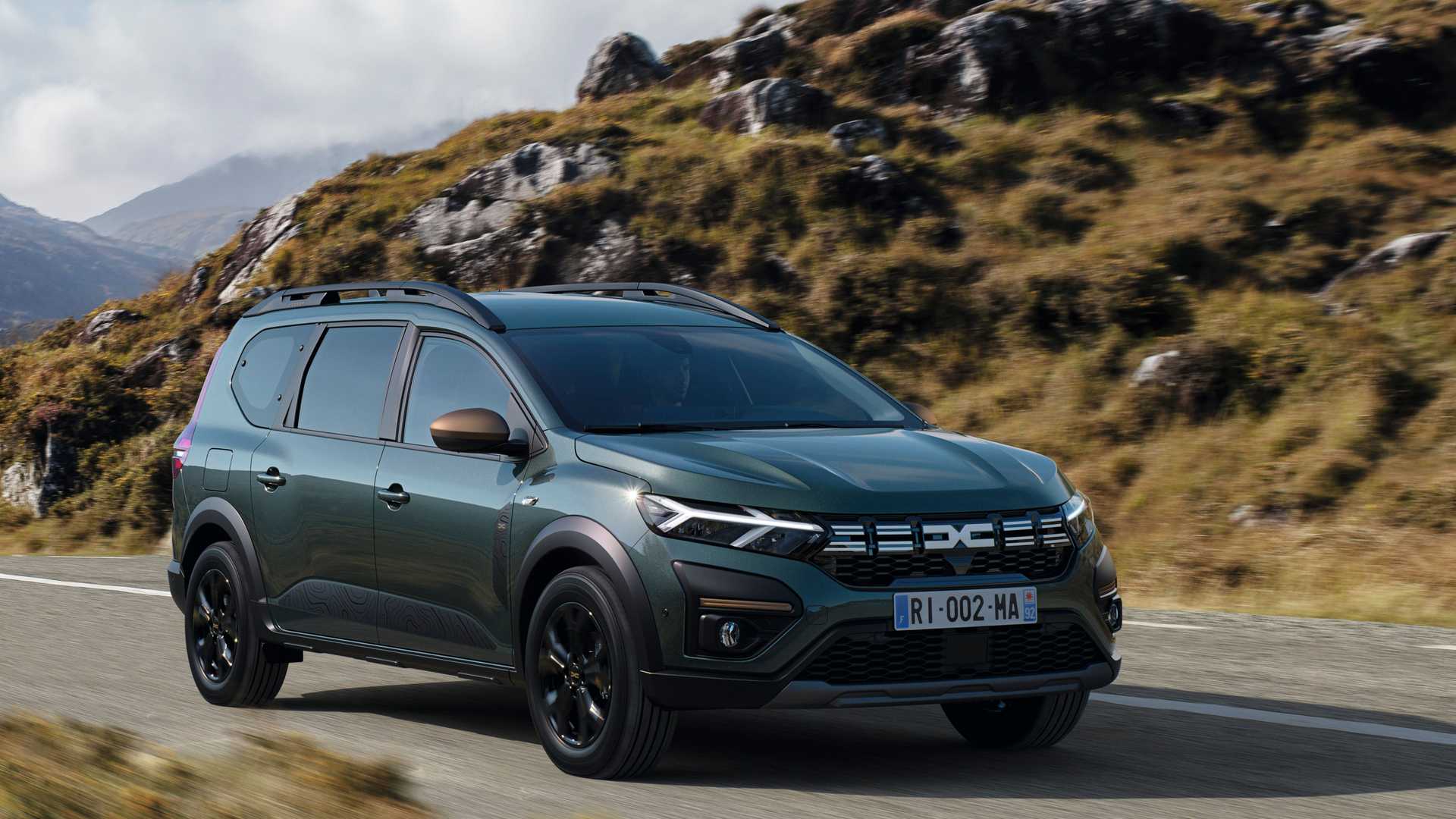 Бюджетный семейный кроссовер от Renault превратили в практичный дом на ...